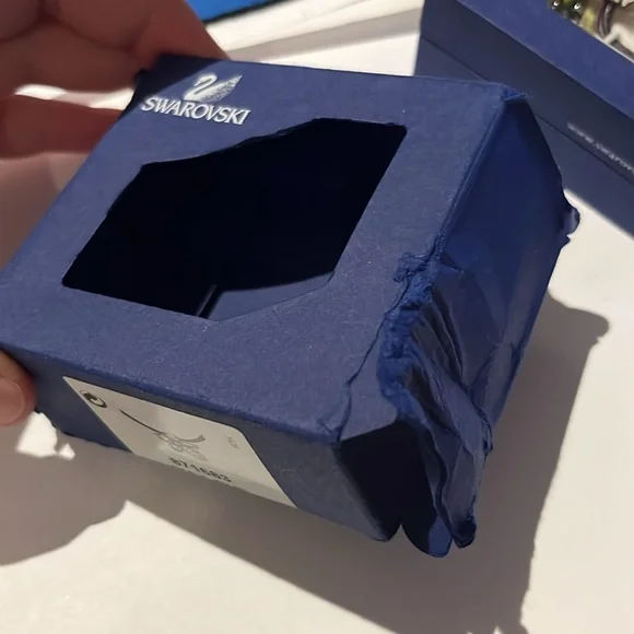 Signed/ Swarovski Crystal/ Flower/ Heritage Pendant/Necklace- brand new in box